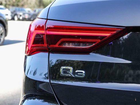 Used 2022 Audi Q3 2.0T Premium w/ Convenience Package image 9