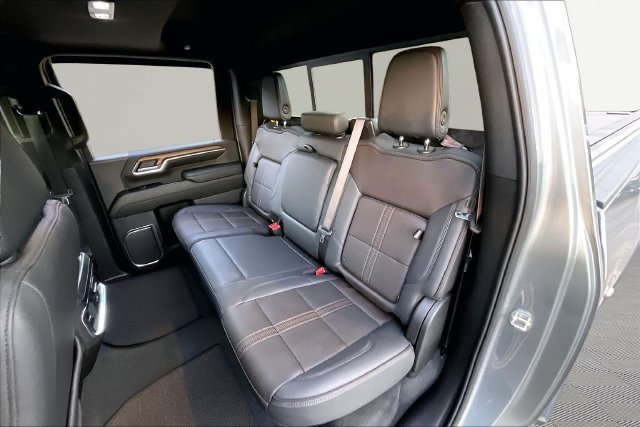 Used 2024 Chevrolet Silverado 2500 High Country w/ High Country Premium Package AWD/4WD image 16