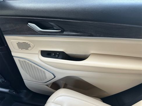 Used 2022 Jeep Grand Cherokee L Limited image 37