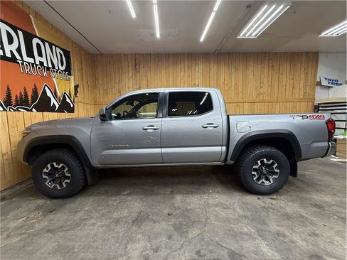 Used 2019 Toyota Tacoma TRD Off-Road w/ TRD Premium Off Road Package AWD/4WD image 8