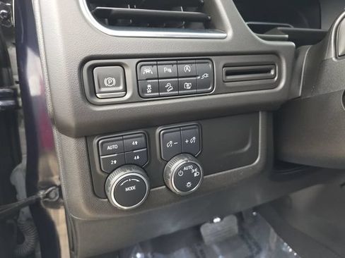 Used 2022 Chevrolet Tahoe Z71 w/ Luxury Package AWD/4WD image 38