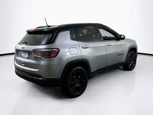 Used 2022 Jeep Compass Latitude w/ Convenience Group AWD/4WD image 5