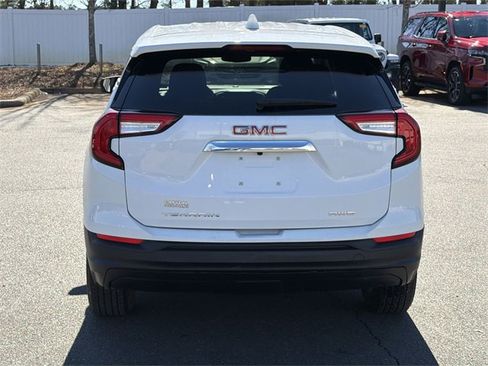 Used 2024 GMC Terrain SLE image 5