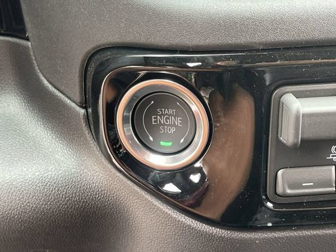 New 2026 GMC Sierra 1500 SLT AWD/4WD image 17
