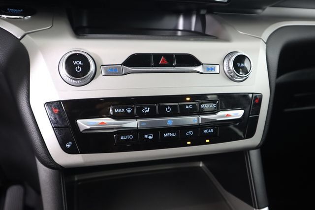 Used 2024 Ford Explorer XLT w/ Equipment Group 202A AWD/4WD image 50