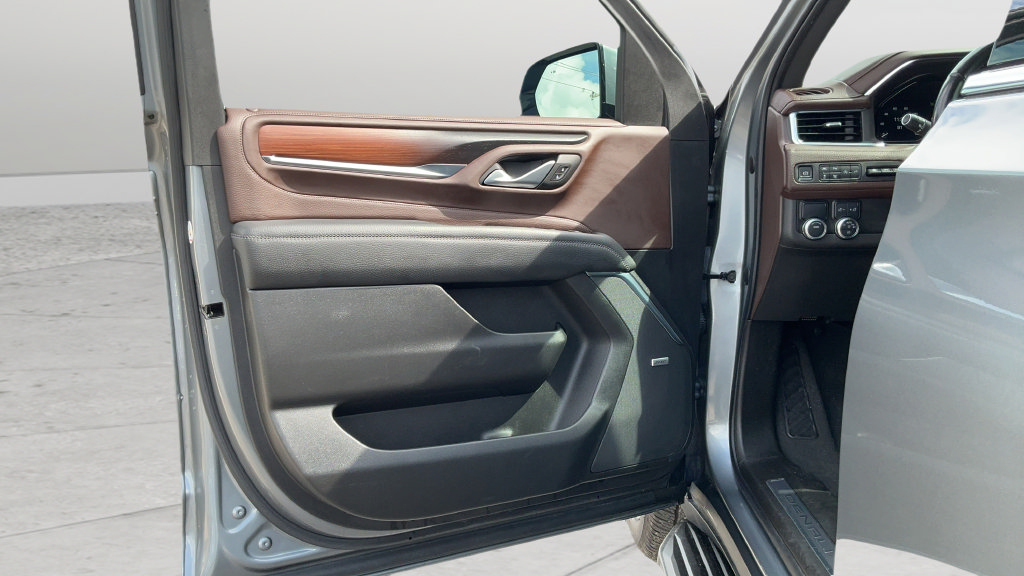 Used 2022 GMC Yukon Denali RWD image 18