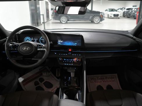 Used 2025 Hyundai Elantra SEL image 14