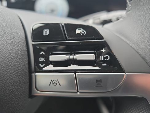 New 2026 Hyundai Elantra Limited image 17