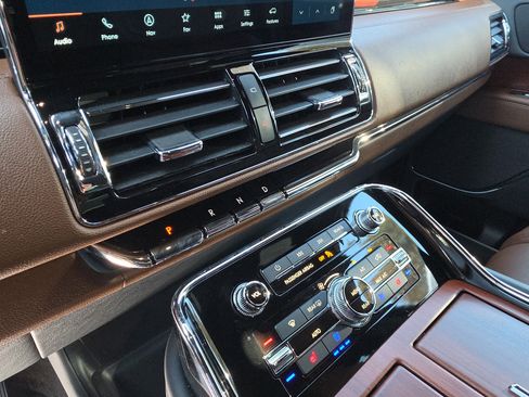 Used 2023 Lincoln Navigator Reserve RWD image 18