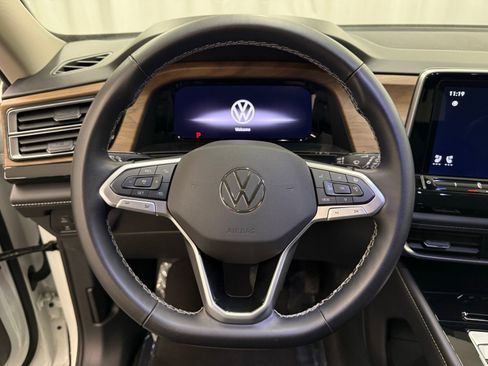 Used 2025 Volkswagen Atlas SE image 12