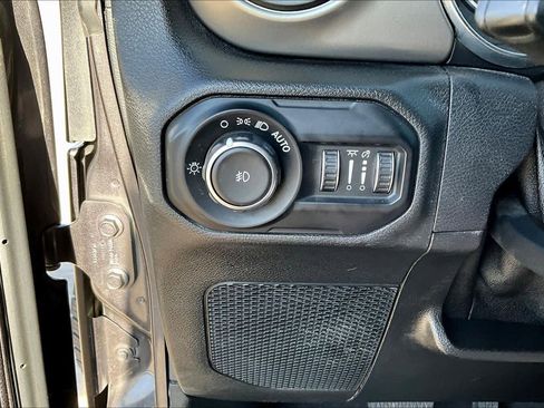 Used 2021 Jeep Wrangler Unlimited Sport image 29