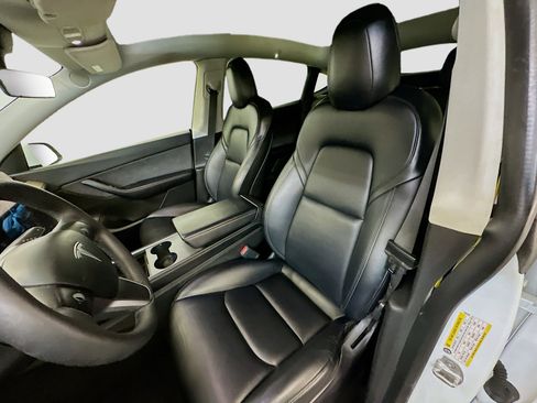 Used 2022 Tesla Model Y Long Range image 13