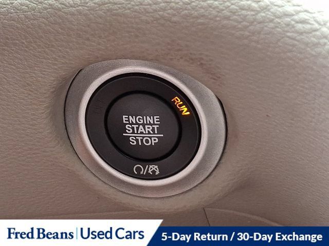 Used 2023 Chrysler Pacifica Limited FWD image 31