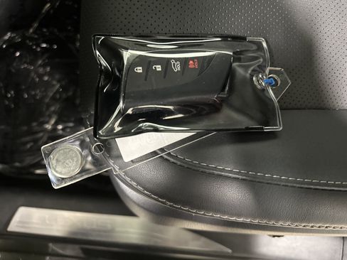 Used 2025 Lexus RX 350h w/ Accessory Package image 36