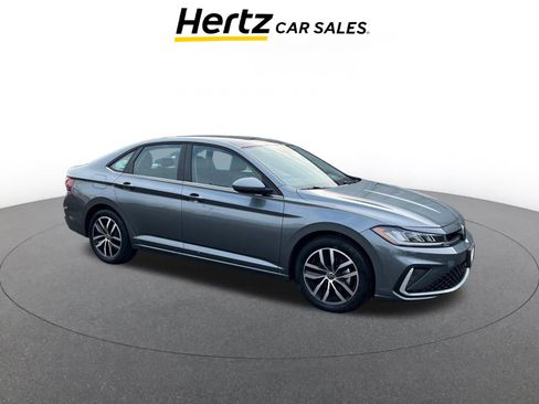 Used 2025 Volkswagen Jetta SE image 1