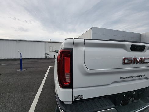 Used 2026 GMC Sierra 1500 SLT AWD/4WD image 10