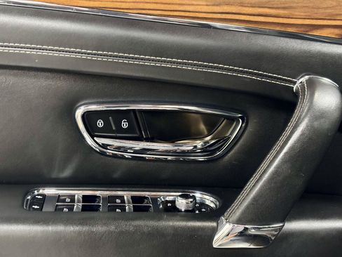 Used 2018 Bentley Bentayga AWD/4WD image 14