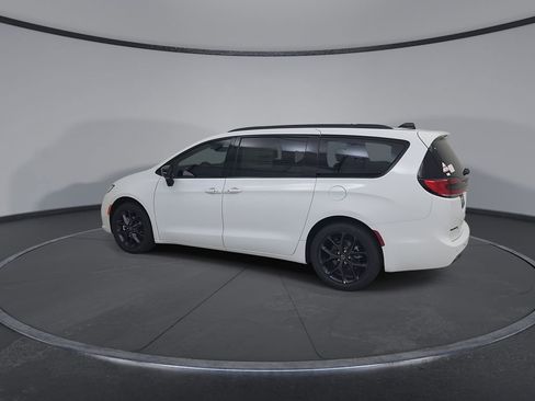 New 2026 Chrysler Pacifica Limited image 10