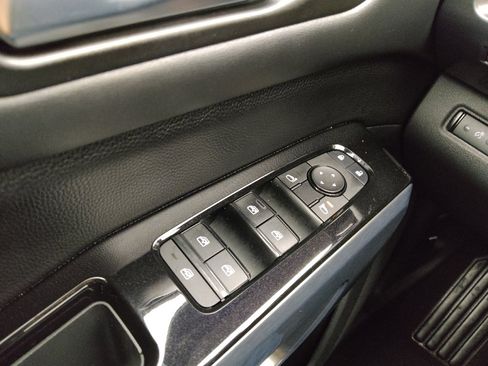 Used 2022 Nissan Pathfinder SL w/ SL Premium Package image 27