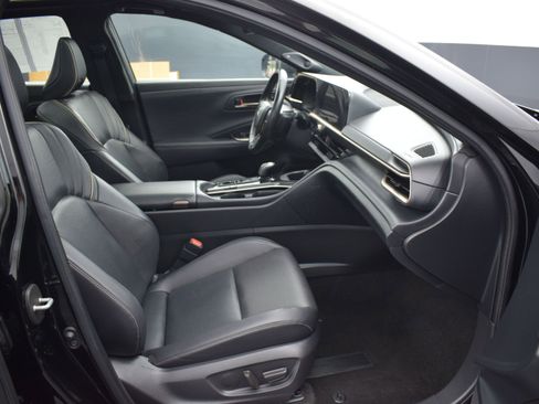 Used 2024 Toyota Crown Limited image 10