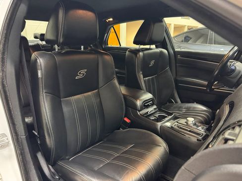 Used 2017 Chrysler 300 S image 20