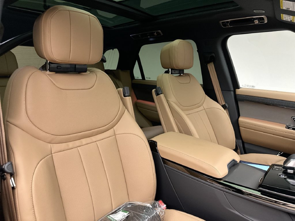 New 2027 Land Rover Range Rover Sport SE AWD/4WD image 6