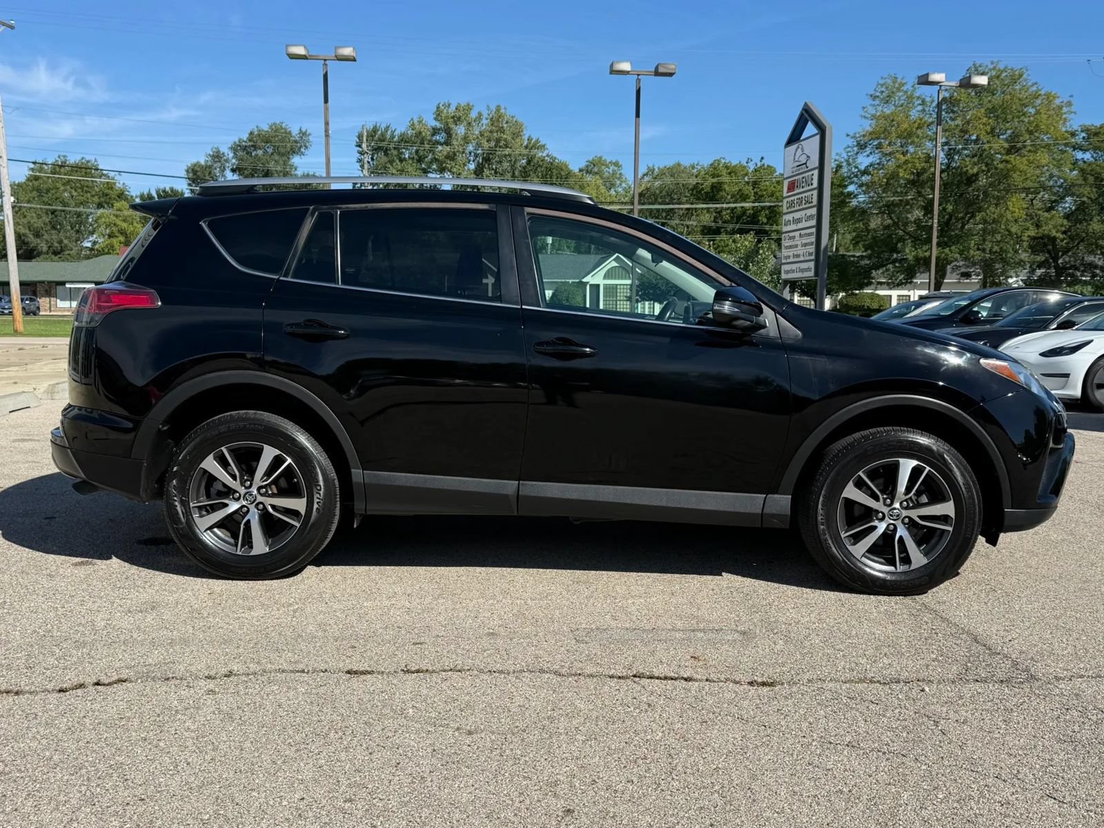 Used 2018 Toyota RAV4 XLE w/ Plus Extra Value Package FWD image 6