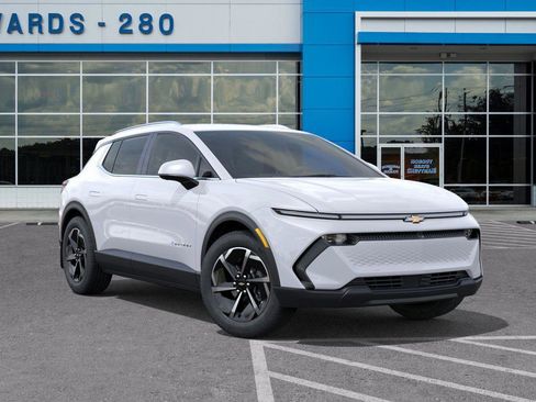 New 2026 Chevrolet Equinox EV LT image 8