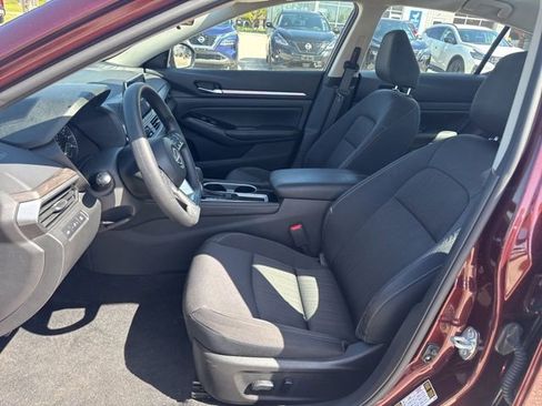 Used 2023 Nissan Altima 2.5 SV FWD image 9