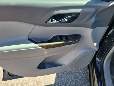 Used 2018 GMC Acadia SLE image 22