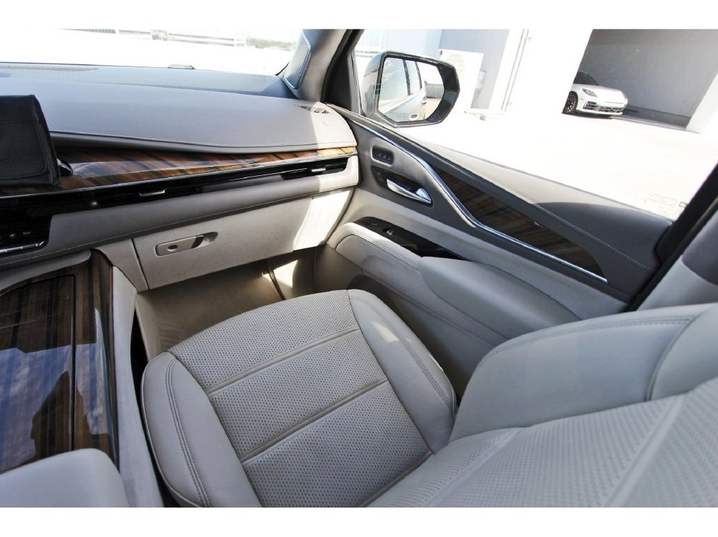 Used 2021 Cadillac Escalade Premium Luxury Platinum w/ Heavy-Duty Trailer Package AWD/4WD image 10