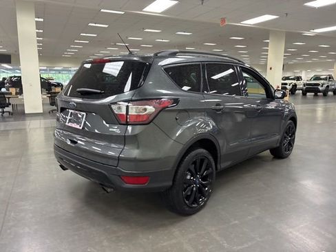Used 2017 Ford Escape SE w/ SE Sport Appearance Package AWD/4WD image 8
