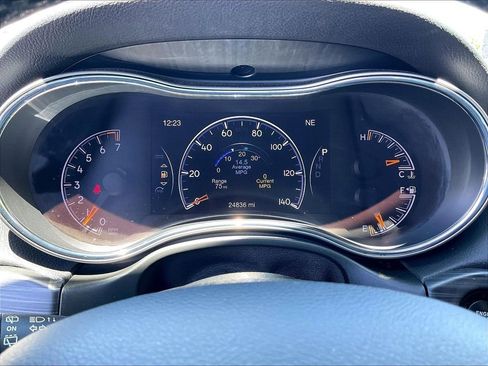 Used 2022 Jeep Grand Cherokee Laredo X AWD/4WD image 23