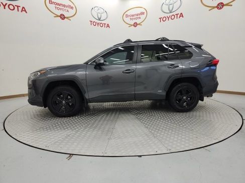 Used 2021 Toyota RAV4 XLE w/ Convenience Package image 5