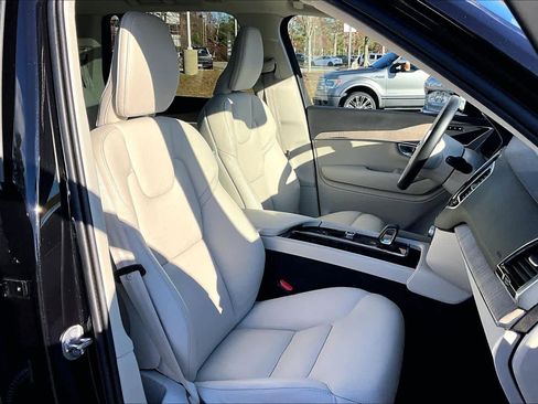 Certified 2024 Volvo XC90 B6 Plus image 7