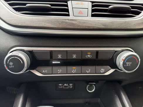 Used 2025 Nissan Altima 2.5 SV FWD image 18