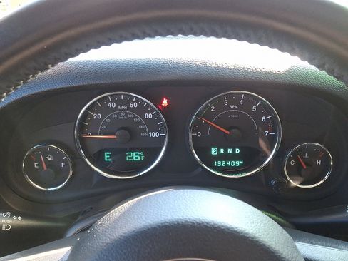 Used 2017 Jeep Wrangler Unlimited Sahara w/ Connectivity Group image 19