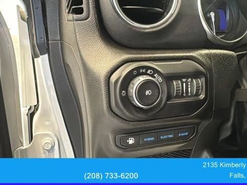 Used 2022 Jeep Wrangler Unlimited Sahara w/ Cold Weather Group AWD/4WD image 18