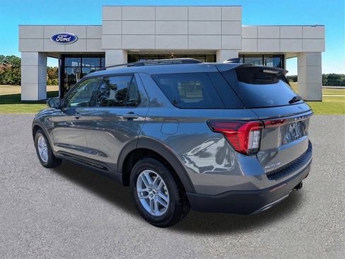 New 2026 Ford Explorer Active RWD image 3