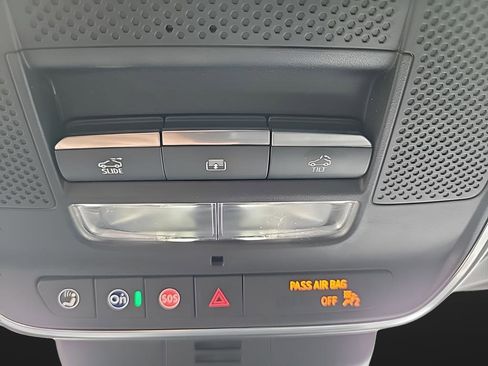 Used 2025 Buick Enclave Avenir image 30