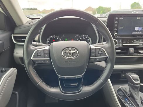 Used 2021 Toyota Highlander XLE FWD image 23
