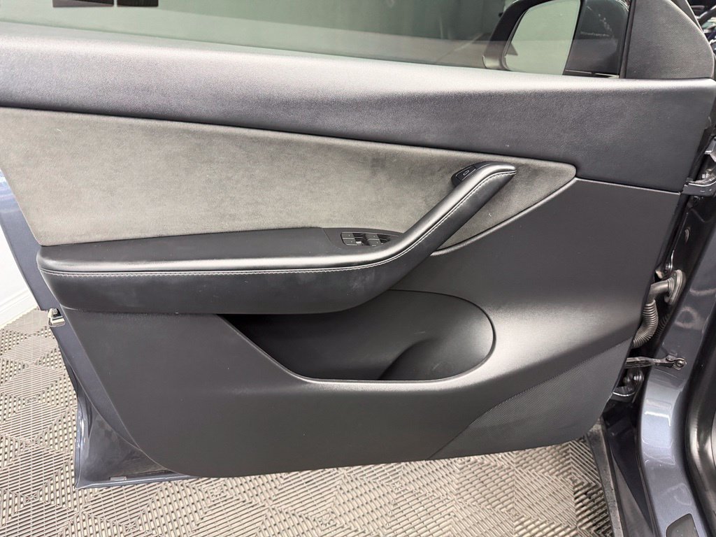 Used 2022 Tesla Model Y Performance AWD/4WD image 33