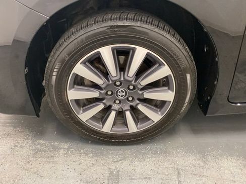 Used 2020 Toyota Sienna XLE w/ XLE Navigation Package AWD/4WD image 31