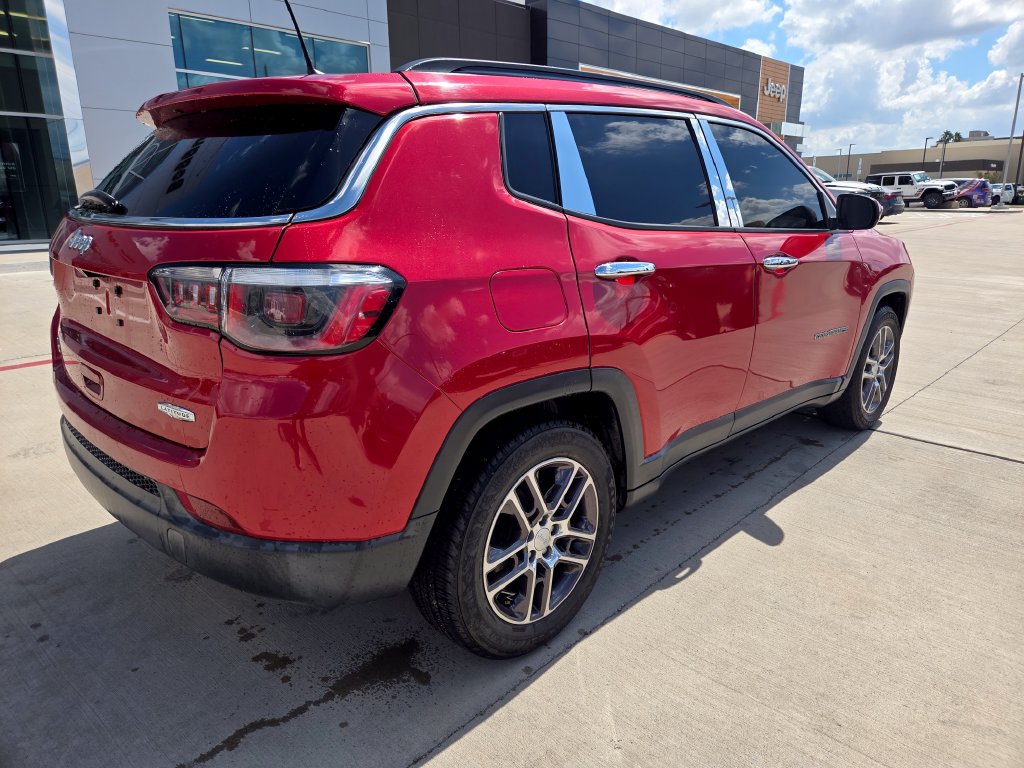 Used 2020 Jeep Compass Latitude FWD image 3