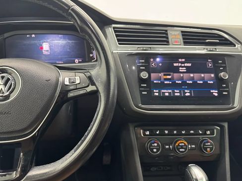 Used 2019 Volkswagen Tiguan SEL FWD image 24