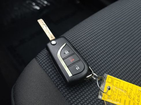 Used 2022 Toyota RAV4 LE image 26