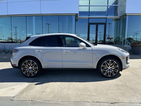 New 2026 Porsche Macan image 8