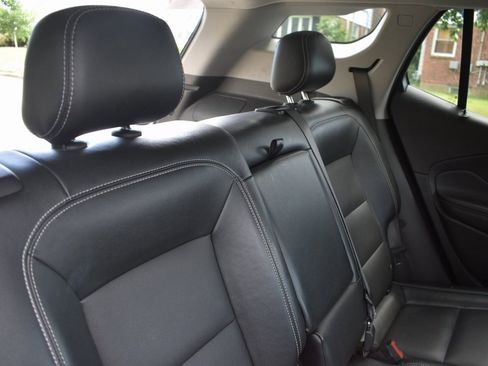 Used 2023 GMC Terrain SLT image 29