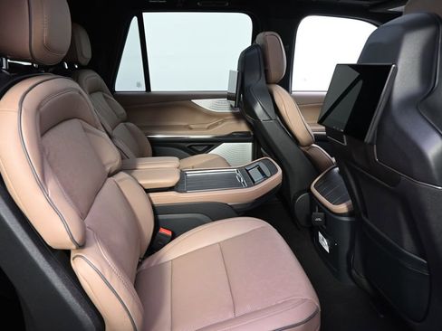 New 2026 Lincoln Navigator L Black Label AWD/4WD image 18