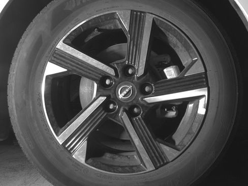 Used 2025 Nissan Sentra SV image 13